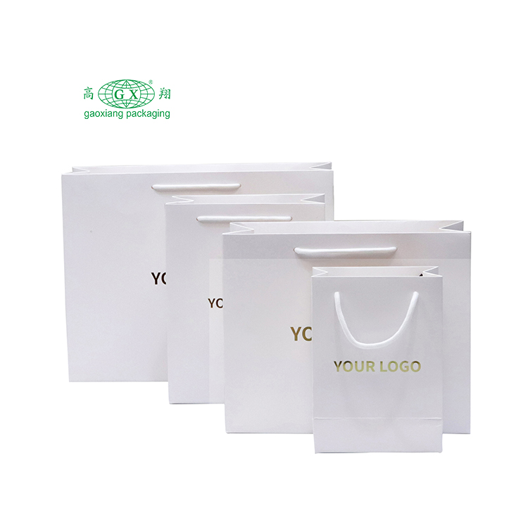 定制购物袋服装金色印刷标志设计白纸板纸包装袋用于零售